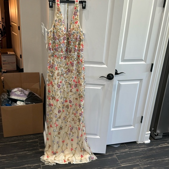 Macduggal dress - Picture 4 of 8